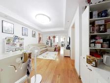 纪念小区85.60平3居南向精装修