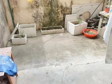 新上一楼带花园2室一厅一卫满5年税费少