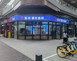 捡趴活!市中心转角(酒类直供)年租15万,13米广告面