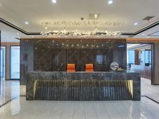 正电梯 万达豪装552平 免租期一个月带家具 抛租价格45