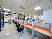 大前台!万达鑫科200平 精装3隔断 可带家具 鸿昇中冶