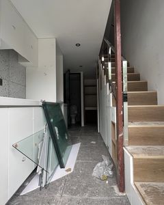 西城 大椿天 复式二层 独立厨卫马桶 精装修平房 天窗采光好