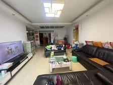 此房位于大礼堂人和街,户型方正,采光好,精装,3房