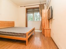 精装修一房 中间楼层 租金4500元 看房随时 名额没有用过