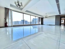 业主急售 大平层 实得300平 套六 送2车位 南北朝向