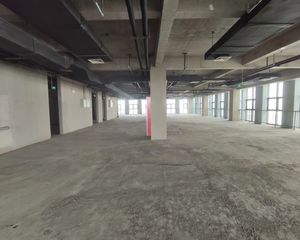 鸿坤金融谷 整层出售 环境优雅安静 园区绿化率高 随时看房