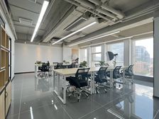 靠窗单人办公卡位 可短租 可注册 水电网络等配齐