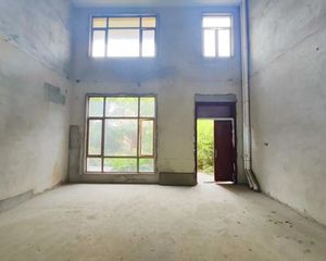 帝景中央别墅 降价200w出 使用面积大 次新小区 随时看房