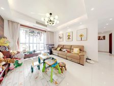 万业湖墅金典:中央空调加地暖,顶配装修.楼层好.拎包即入住!