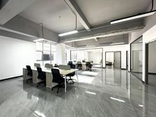 南城总部基地281平写字楼急租!全新豪装!家私全齐!长免租期
