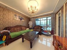 香滨水岸:自带湖岸线的电梯洋房中间楼层.2+1大二居.有车位