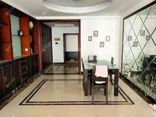 荣和大地 5室2厅3卫 精装修 295万元