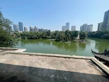 临湖大独栋 实得1200平 花园和露台 500多平