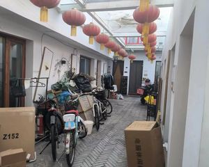 后海和前海附近交界处附近 可观鼓楼的四合院