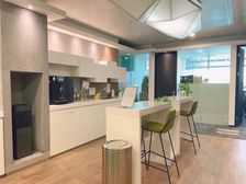 京城 北京侨福芳草地大厦1人60人独立办公室精装修带家具