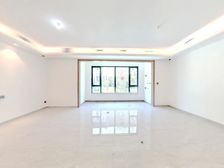 新上美的洋房三居室,精装修,看房方便,业主诚意出售