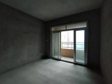 光亮天润城西苑 3室2厅2卫 毛坯 68万元