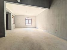 鸿园联排别墅南北花园 三个车位 不临街 诚心出售