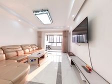 洋房跑道阳台3房户型,凤凰楼层,房龄新环境好