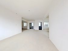 百瑞景六期 纯毛坯,中间楼层 满两年,看中可谈价 随时看房