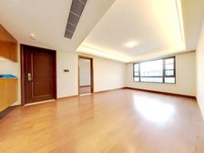 满五唯一!诚意出售!露天泳池!采光无遮挡!