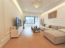 徐家汇边上 电梯双南大两房 有固定车位 精装修家具家电都留下