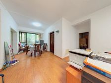 双地铁口,九年义务教育隔壁四开间朝南好房