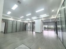 南城华凯广场380平豪装写字楼!电梯口5隔间!还价即便宜急租