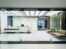 COMSO商圈!电梯口 豪装接待房 7隔间32工位 无加时费