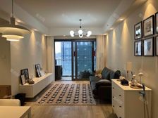 海纳次新小区,中高楼层,三房两卫!客厅出阳台!精装拎包入住!