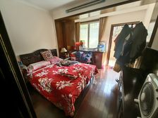 龙柏四村1楼带花园 双南2房1厅 房子保养的挺好