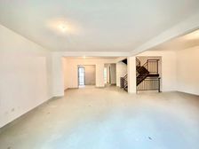 天府一街 西派下叠别墅 实得520平 带花园和大车库