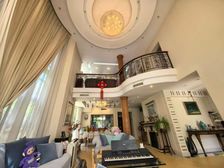 新上一套 小双拼 三面环绕花苑200平 停4辆车南入户