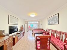 新世界阳光花园 房龄新 朝南 出行方便 楼层好 商业配套成熟