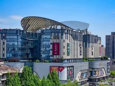 1.12号线漕宝路地铁站 徐汇日月光中心面积300平米精装修