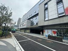 地铁出口沿街底商,有招商,买下就拿詛金,年回报6%,8年租期