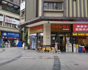 房东急售!小区口第1间(巴味仙)年租15万,转角双开门
