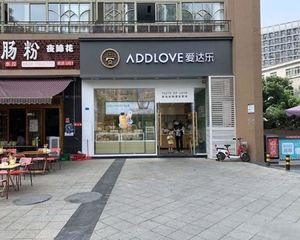 金融城小区大门口,年租金40万,款清过户下产权,买就金