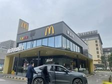 独栋整体出售 方便停车 年金55万 临地铁产权清晰