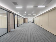 保利广场精装245平电梯口可配家具多套出租 体育大街北二环