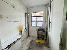 大虹桥地铁口金丰小区一房,周边配套完善,交通便利,随时看房.