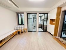 地铁附近,精装修中央空调地暖,位置好,小区周边配套齐全。