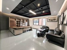 办公地铁旁 150至1200平方豪华装修 带间隔 空调家具