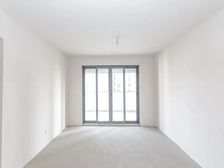 此房中楼层,视野开阔,采光充足,南边繁花