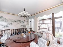 沿河联排,南花园50平,中庭院40平,北花园60平