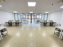 实拍锋尚文创 电梯口145平精装带隔断家具 2加1格局落地窗