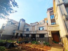 小区醉便宜的独栋 花园面积大 挑高客厅