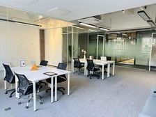 海珠仅一套!三面采光精装办公室出租!3隔间!即租即用