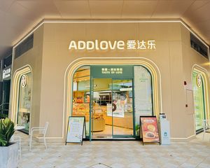 开发商直售,城南旺铺(爱达乐)年租15万,转角三开门。立拿证