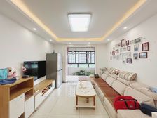 瞰湖花园三期精装三房,户型通透方正,房东诚心出售